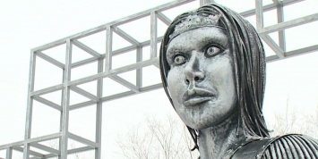 Памятник нововоронежской Аленке продали с аукциона за 2,6 млн рублей
