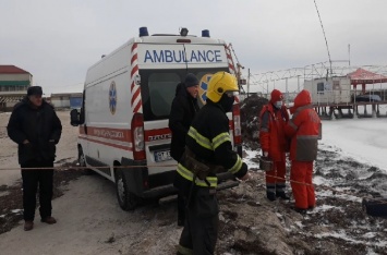 На Херсонщине спасатели достали живым из-под льда 12-летнего парня