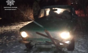 В Запорожье пьяный водитель убегал от полиции и попал в ДТП на кладбище