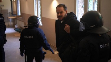 Испанская полиция штурмовала университет для ареста рэпера