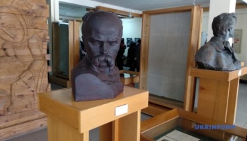 В Чернигове открыли выставку ко 100-летию скульптора Флориана Коцюбинского