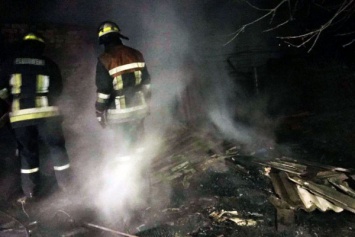 Ночью криворожские спасатели выезжали на два пожара
