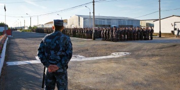 Операторов связи обязали блокировать абонентов в колониях и СИЗО