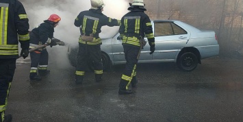 В Запорожье спасателям в один день пришлось тушить пожары в двух автомобилях