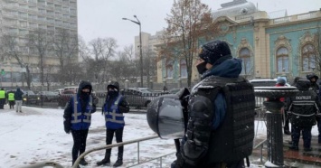 Полиция усиленно охраняет Майдан в годовщину Революции достоинства и прогнозирует пробки в Киеве