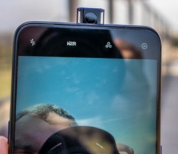 Oppo запатентовала смартфон с необычной камерой-слайдером
