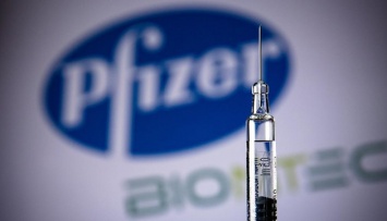 Pfizer начали испытания COVID-вакцины среди беременных