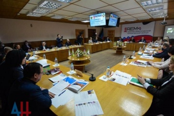 Специалистов в области права из ряда стран объединил юридический форум в ДНР