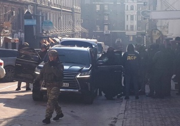 Подозревают в вымогательстве: в центре Харькова спецназ задержал мужчину