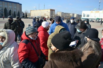 «В отставку Шмыгаля и Гайдая!» Северодончане вышли на тарифный митинг (фото, видео)