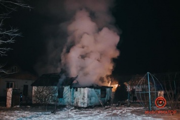 Трагедии удалось избежать: в горящем доме на окраине Днепра было 5 детей