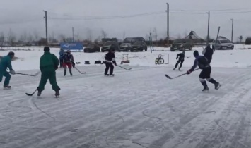 В Мелитополе Горячка превратилась в ледовый дворец для хоккеистов (видео)