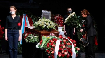 Вдова Мягкова отказалась прийти на похороны мужа