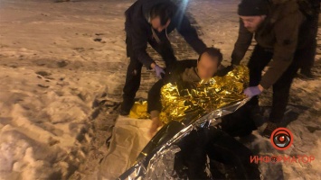 В Днепре на Сичеславской Набережной пьяный мужчина упал в снег и не смог встать