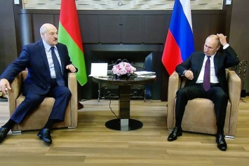 Эксперт рассказал, как Путин выкачивает все соки из Лукашенко