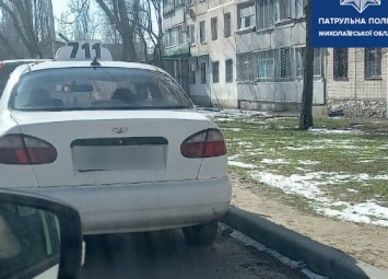 Пьяного николаевского таксиста задержали по жалобе горожан