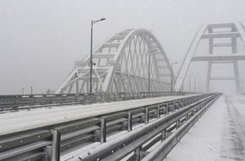 Движение прекращено на неопределенное время: коллапс на Крымском мосту