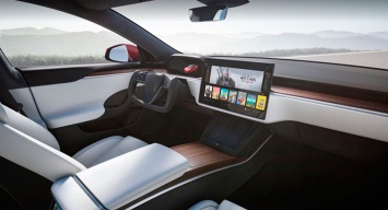 Обновленную Tesla Model S заметили с рулем традиционной формы