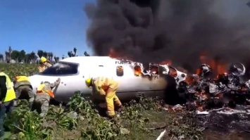 В Мексике разбился военный самолет, есть жертвы