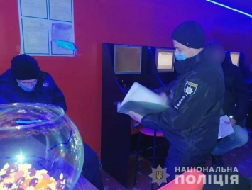 В Запорожской области полицейские прикрыли деятельность двух подпольных залов игровых автоматов