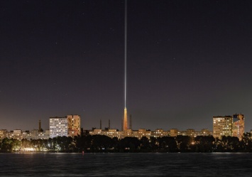 В память о героях Небесной Сотни: в Днепре зажгли 120-метровую "свечу"