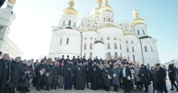 Прихожане и священники УПЦ просят власти вмешаться в ситуацию с захватом храмов