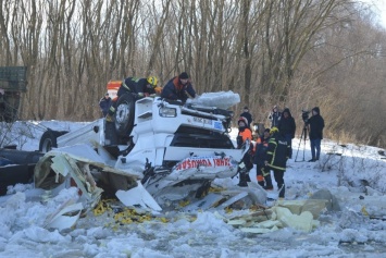 Погибшим водителем, чей грузовик сорвался с моста в реку под Черниговом, оказался турок. Подробности аварии