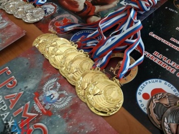 20 молодых самбистов из ДНР увезли с собой 38 медалей