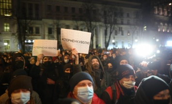 Под Офисом президента произошли столкновения между протестующими и правоохранителями