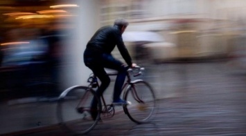 Ковбой на велосипеде: ограбил женщину в Мелитополе и скрылся