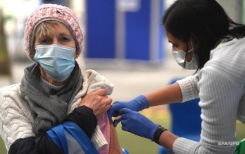 В Кабмине обещают продажу вакцин "под отпуска" - СМИ