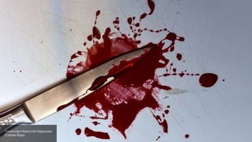 Конфликт мужчины решили с помощью ножа: один убит, женщина ранена
