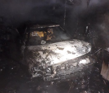 В Николаеве в гараже загорелся ВАЗ. Почему - выясняют правоохранители (ФОТО)