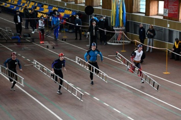 Спасатели Днепропетровщины стали вторыми на зональном чемпионате по пожарно-прикладному спорту