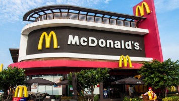 У McDonald?s есть секретное подразделение, которое шпионит за сотрудниками, требующими повышения зарплаты - СМИ