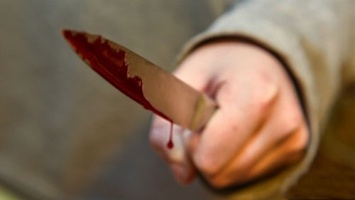 В Запорожье возле популярного кафе ударили ножом мужчину