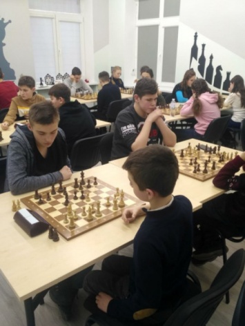 Криворожские школьники сражались на районном турнире по шахматам