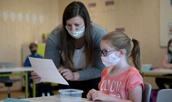 Новые штаммы коронавируса распространяется среди детей в Чехии
