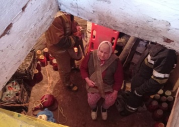 Под Харьковом женщина оказалась в подземной ловушке