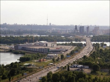 Киевсовет незаконно передал в аренду участки зеленой зоны для автостоянки, - ФОТО