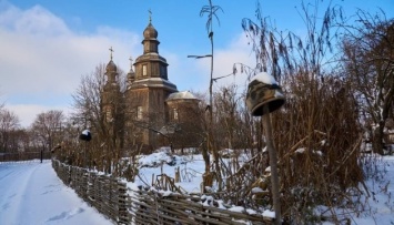 Легендарную церковь XVIII века на Черниговщине заливает дождями и засыпает снегом