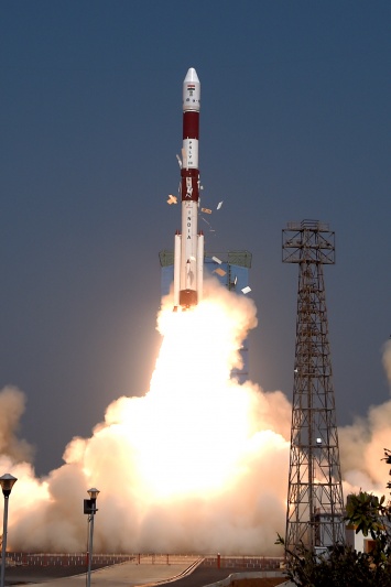 Индия успешно запустила в космос 19 спутников и текст Бхагавад-Гиты. Фото