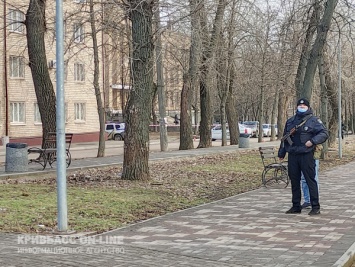 В Кривом Роге в полицию поступило сообщение от таксиста о минировании здания Жовтневого суда