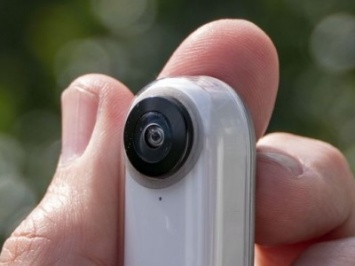 Insta360 показала экшен-камеру размером с палец в действии [ВИДЕО]