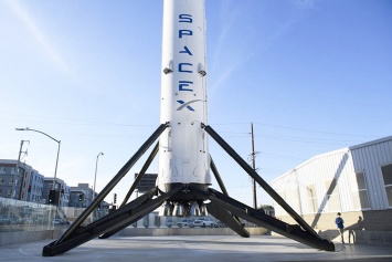 Новый контракт с «Роскосмосом»: NASA расследует отказ двигателя SpaceX Falcon 9, отложила запуск Boeing Starliner