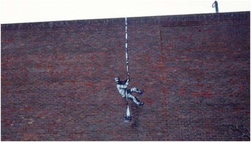 В Англии на стене бывшей тюрьмы появилось предполагаемое граффити Бэнкси