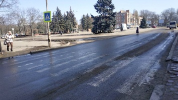 Щебень, грязь, и пыль: в Никополе после снега остались грязные дороги, которые никто не чистит