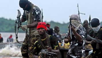 Нигерийские боевики освободили похищенных школьниц