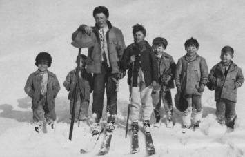 История любви к лыжам на Закарпатье. Не останавливала даже дороговизна - катались на обычных досках