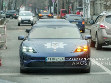 В Киеве заметили полицейский Porsche. В полиции говорят - машина не их, хотя они бы не отказались